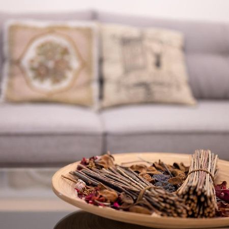 Design 1Bdr Apartment In Top Center - Free Parking صوفيا المظهر الخارجي الصورة